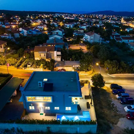 Luxury Imperia アパート *