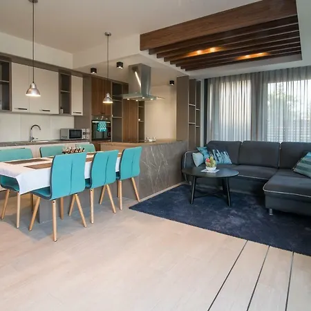 Luxury Imperia アパート *